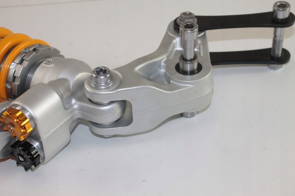 TRIUMPH SPEED TRIPLE 1200 RS STOSSDÄMPFER HINTERE ÖHLINS-HALTERUNG Product image