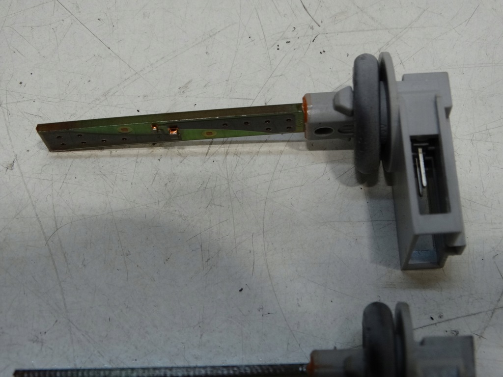 TEMPERATURSENSOR SKODA VW SEAT AUDI 4B0820539 Product image
