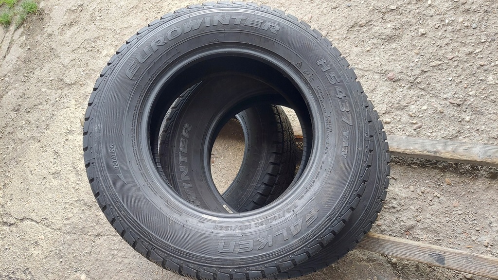 Winterreifen 215/70r16C 108/106T Falken Eurowinter HS437 VAN Product image