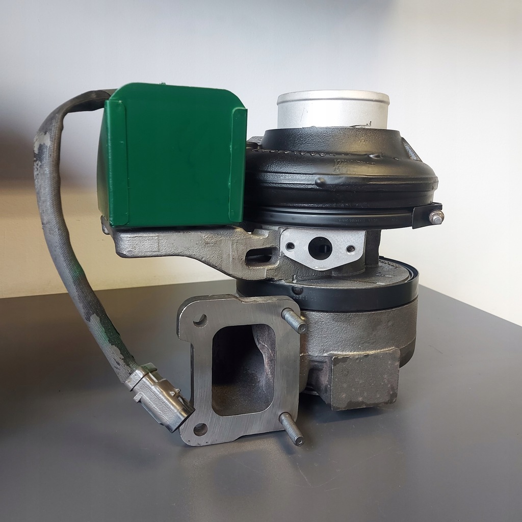 BorgWarner Case IH 250 270 300 Optum CVX Turbolader Product image