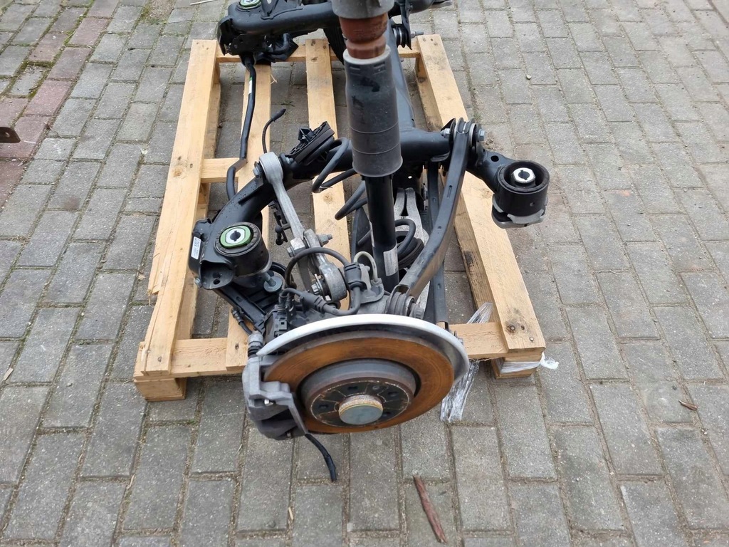 AUDI A5 22R 8W REAR SUSPENSION NEW SWING ARM HUB LAW SET Product image