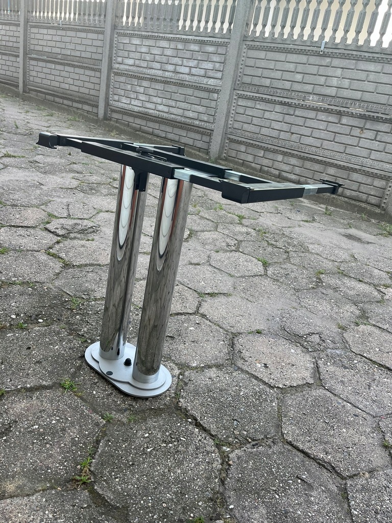 Dreh- und verschiebbarer Tischsockel für Wohnmobilanhänger Product image