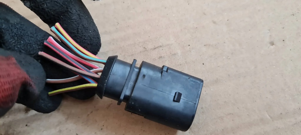 A5 8W STECKER CUBE 1J0973814 VW AUDI A4 B9 8W A5 Q7 4M Q5 80A Product image