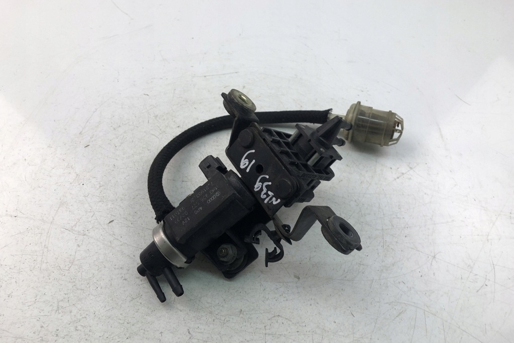 VW Passat B5 (3B2) 1H0906627 1999 Elektrometisches Ventil Product image