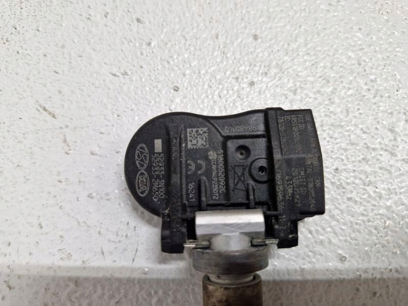 KIA CEED II 2 SORENTO II HYUNDAI I30 II REIFENDRUCKSENSOR TPMS Product image