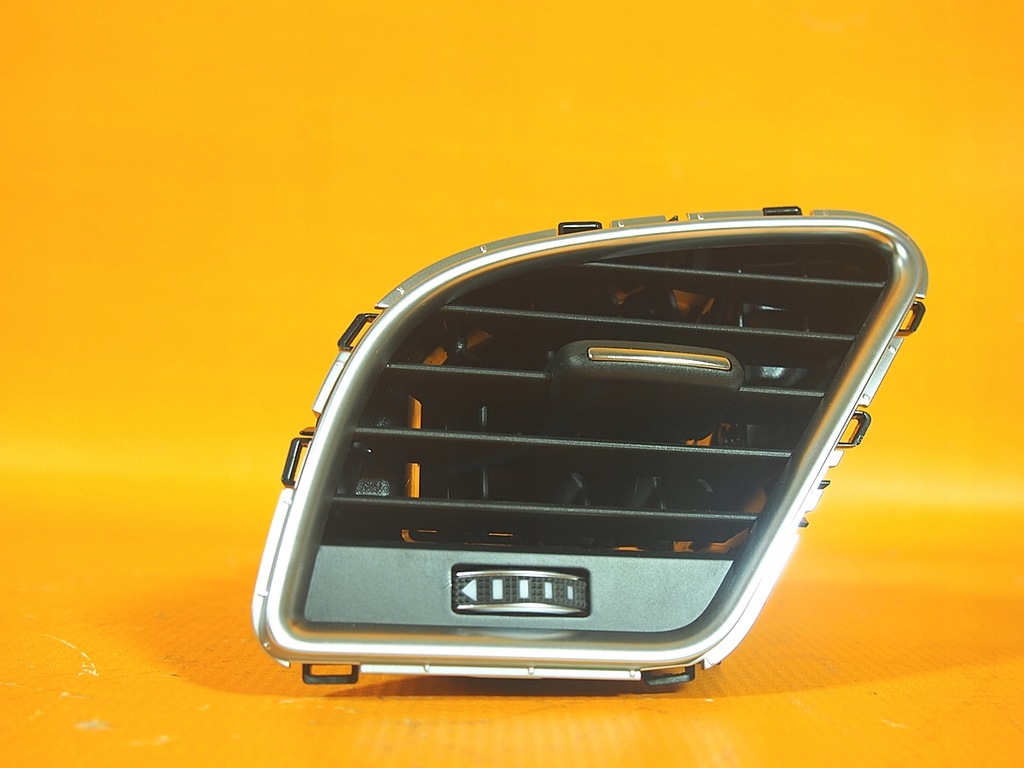 Audi A5 8T LIFT 50KM Beleuchtete Konsolen-Lüftungsschlitze SET Product image
