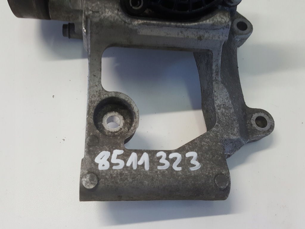 MINI F55 F56 F57 BMW 1.5d Pumpe Motorhalterung 16 Jahre alt. Product image