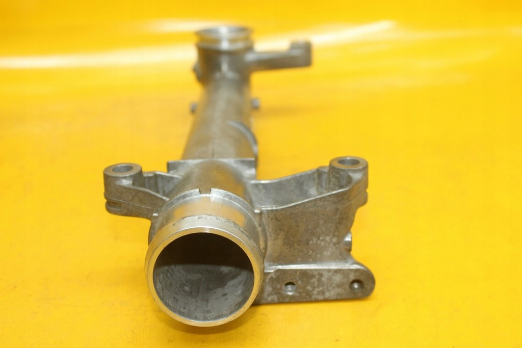 Mercedes W205 274.920 2,0 CGI A2742000053 Wasserrohrleitung Product image