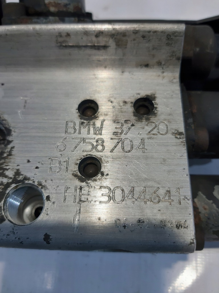 Dynamische Federungspumpe BMW E65 6758704 Product image