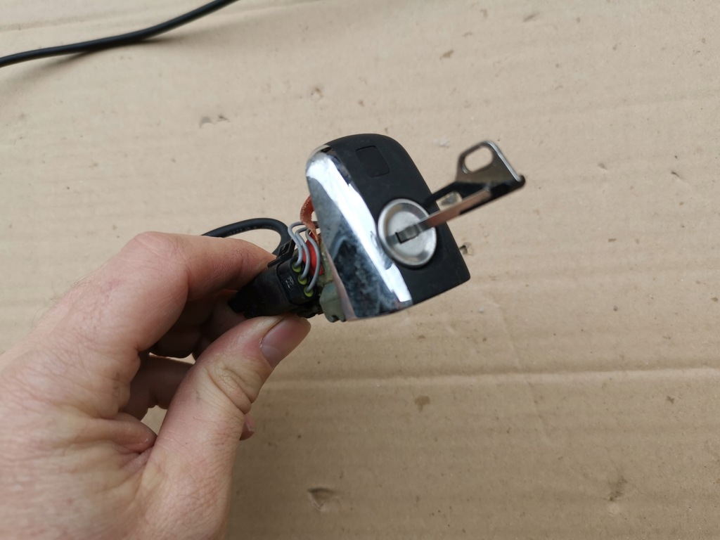 SCHLOSS-EINSATZSCHLÜSSEL LINKS VORNE W210 Product image