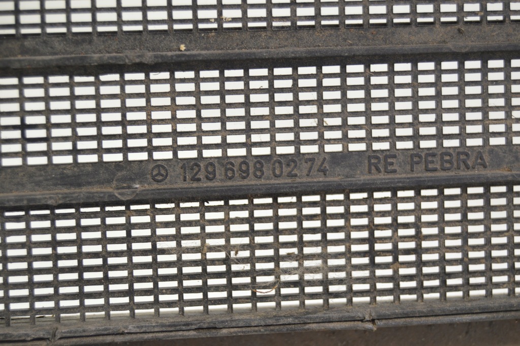 NET GRILLE FENDER STRIP RECHTS MERCEDES R129 SL 500SL 1296980274 Product image