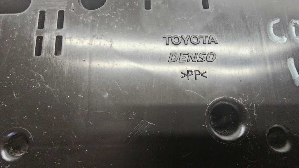 TOYOTA COROLLA VERSO II 2,2 D4D 83800-0F090 LICZNIK ZEGARY BDB ORYGINAŁ EU Product image