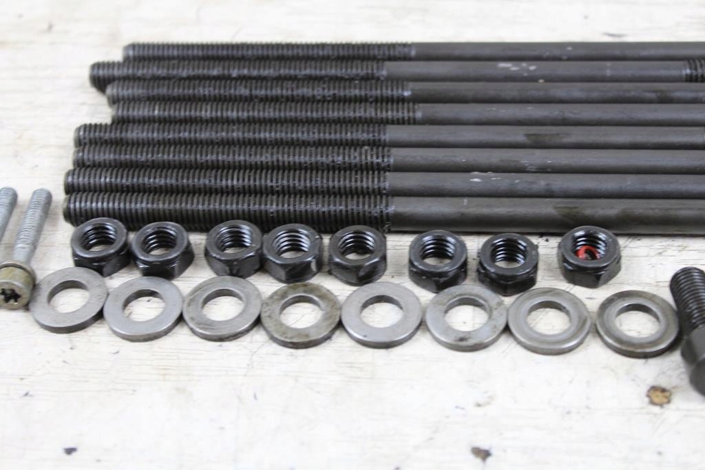 BMW R1200 RT K26 BOLZEN ZYLINDERKOPFBOLZEN LINKS RECHTS Product image