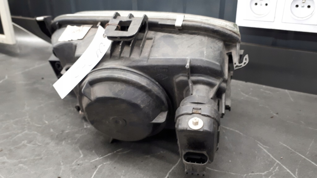 rechter Frontscheinwerfer Renault Megane I Valeo Product image