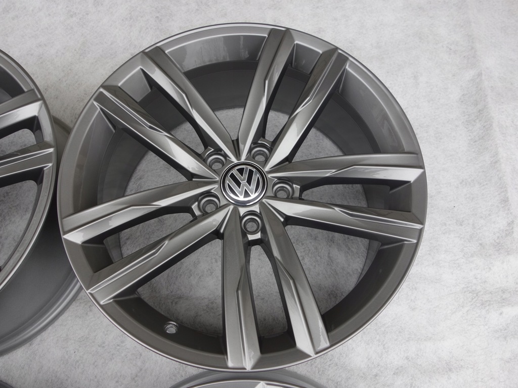 VW ARTEON PASSAT B8 LIFT TIGUAN 18' DARTFORD FELGEN Product image