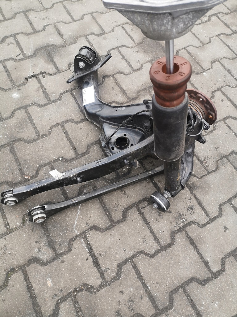Achsschenkel-Stoßdämpfer rechts hinten BMW 6898964 F40 Product image