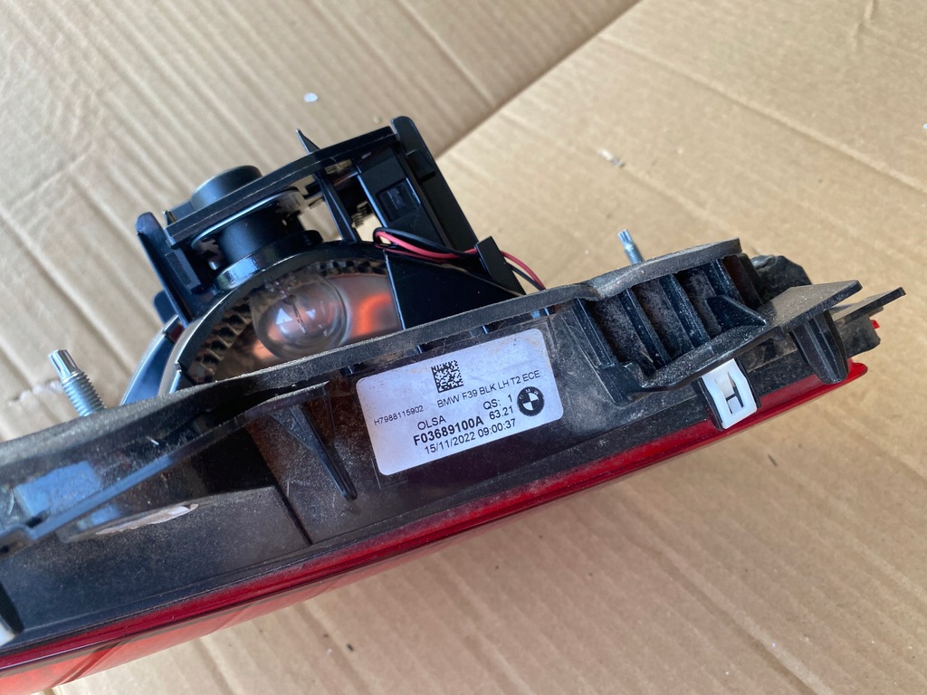 HECKLEUCHTE IN DER HAUBE LINKS HINTEN LINKS 9881159 BMW F39 X2 LED EUROPA ORIGINAL Product image