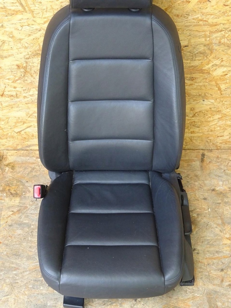 AUDI A4 B7 SITZ LINKS VORNE LEDER PERFEKT Product image