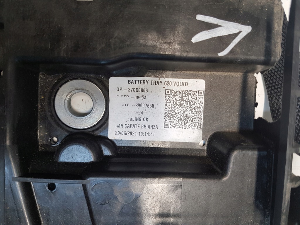 VOLVO XC40 Batteriegehäusehalterung Product image