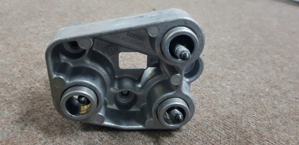 DACHLAGERHALTERUNG BMW E93 Rechts Links   SCHRAUBEN Product image