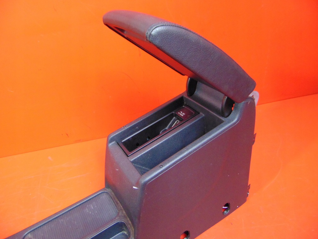 VW TIGUAN I 5N 5N2 LIFT CENTER TUNNEL ARMREST LEDER EUROPA Product image