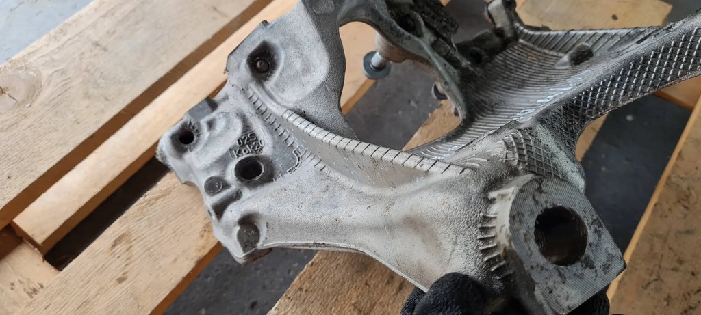 A5 8W LEAP BRACKET SLED MONTAGE RECHTS VORNE RECHTS 8W0399296E A4 B9 8W Product image
