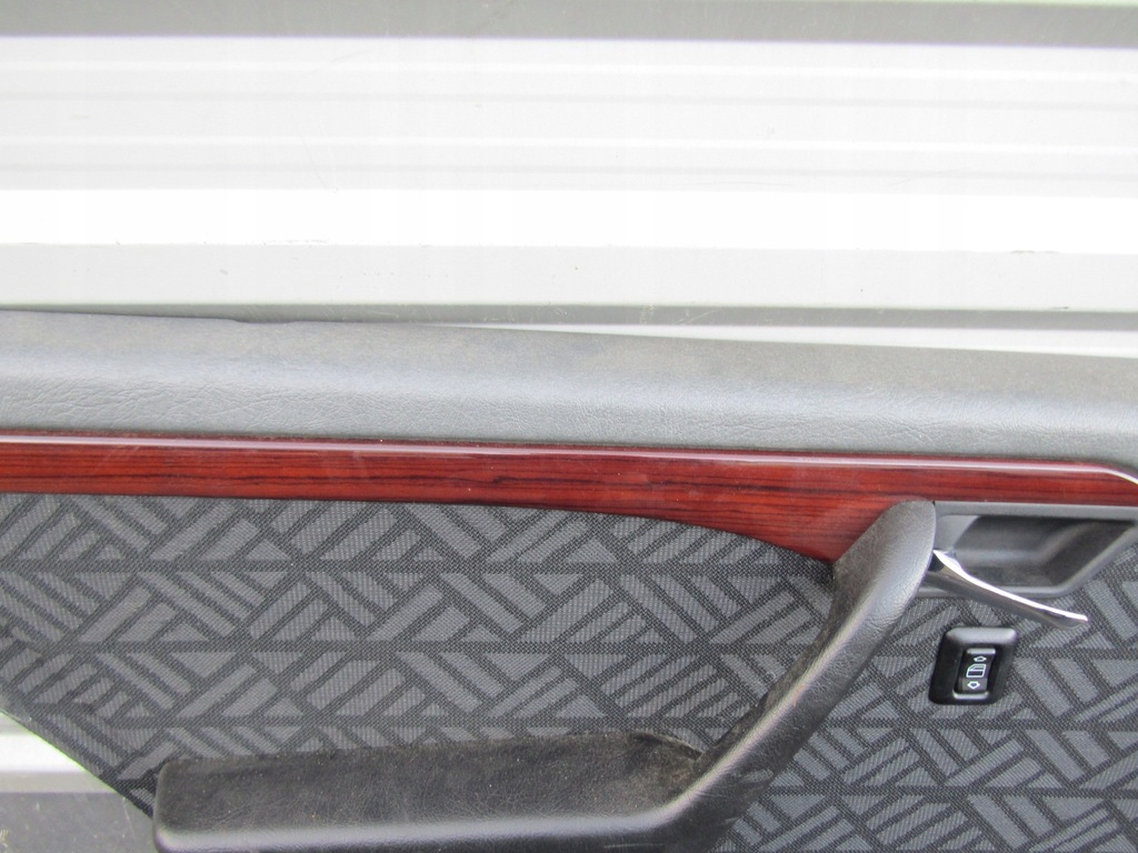 (40) MERCEDES W202 93–97 Speckholz-Türpolsterung, 4-teiliges schwarzes Set Product image