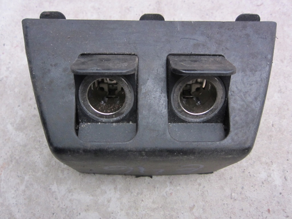 BMW E46 LIMOUSINE KOMBI ZUSÄTZLICHE ZIGARETTENANZÜNDERBUCHSE Product image