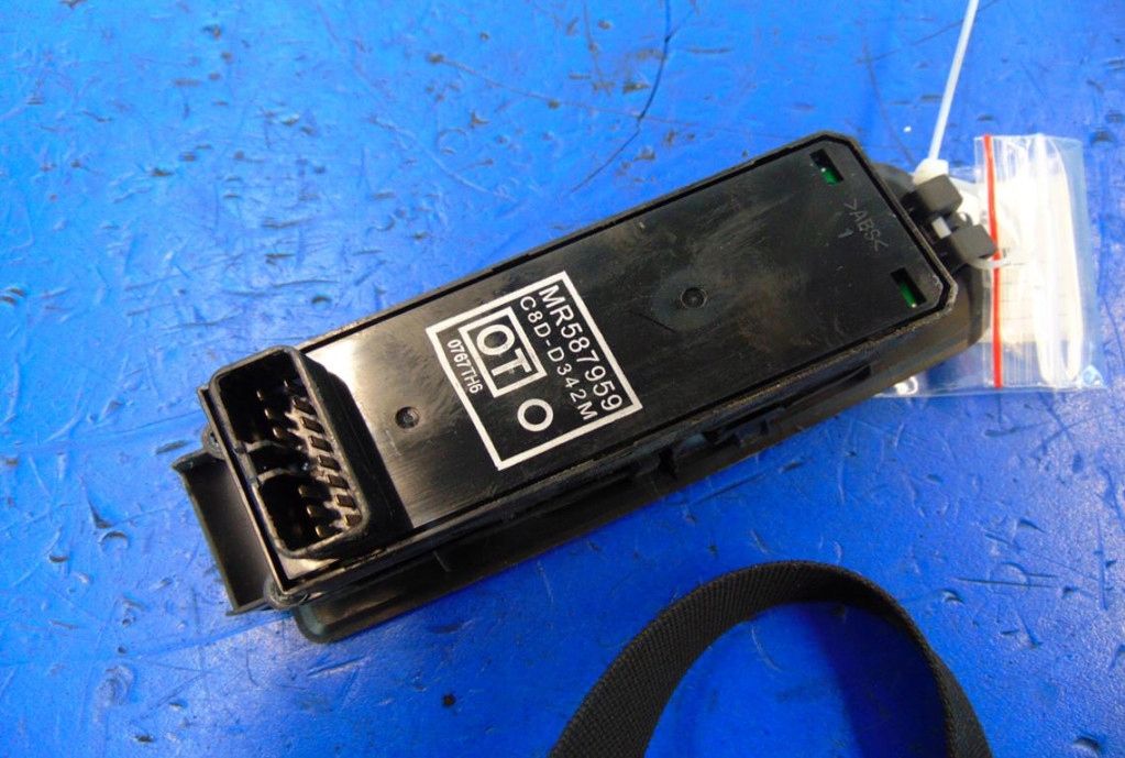 Mitsubishi Colt VI 1,3 12V 5D -Glasschalter Product image