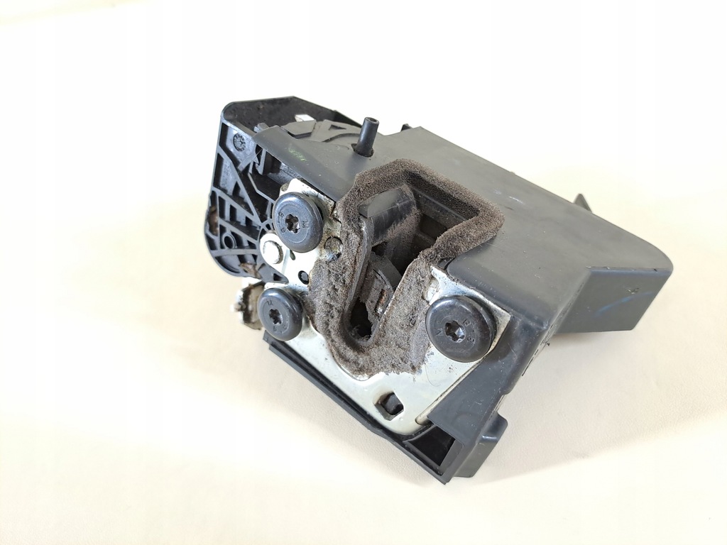 TÜRSCHLOSS HINTEN RECHTS HINTEN DACIA LOGAN 3 21. März Product image