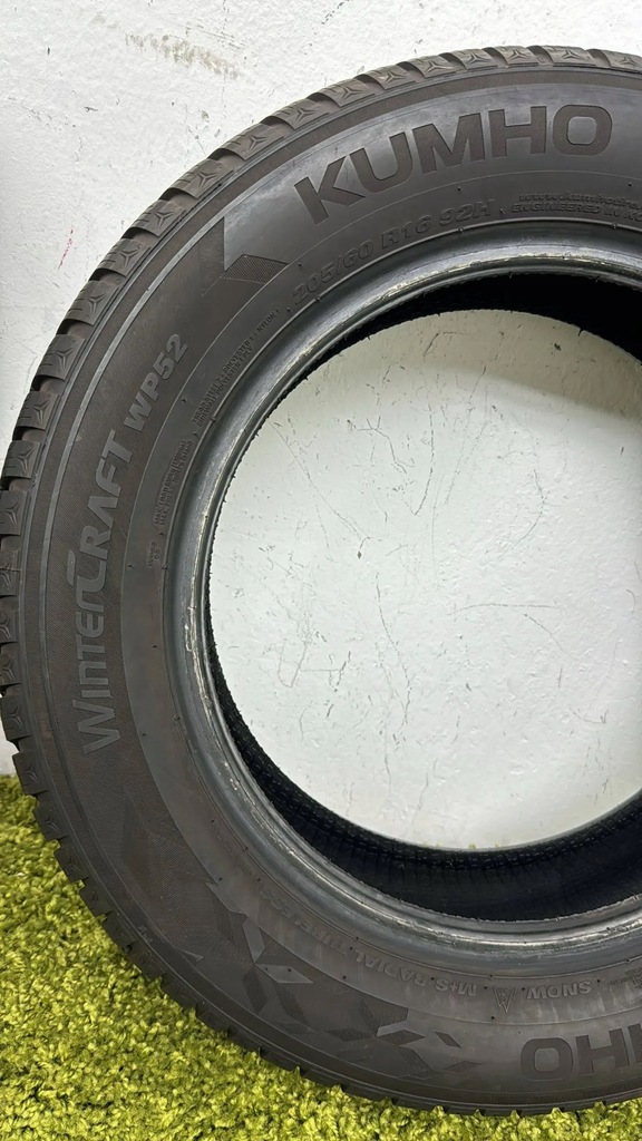 4x Winterreifen Set Kumho WinterCraft W52 205/60/16 92H 23r 7,5mm Schön Product image