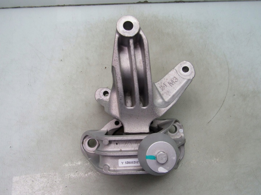 X-TRAIL IV T33 1,5 24R MOTOR HANDKISSENHALTERUNG RECHTS 20230925A Product image