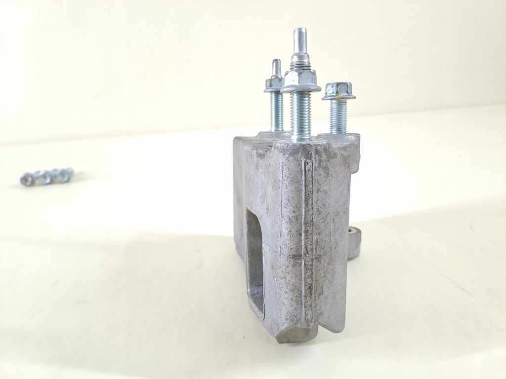 Suzuki SX4 S-Cross 2018 1.4T K14C Lift Gearbox Bracket 6MT Product image