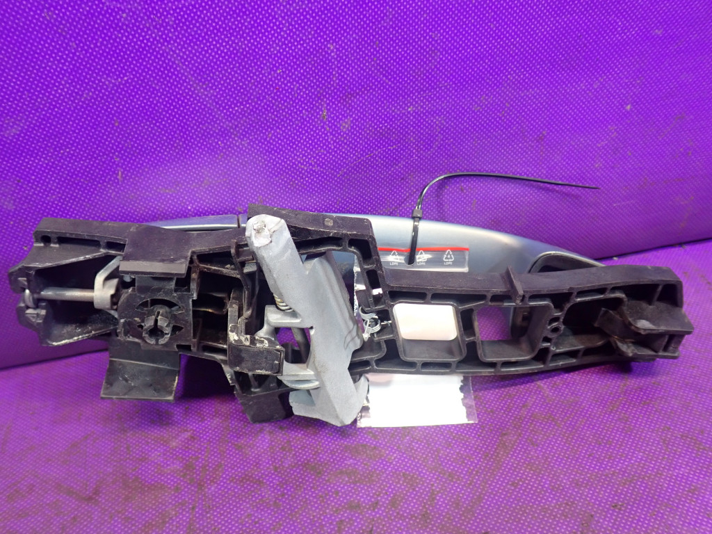 FORD FIESTA VII MK7 HB 5D 08-13 GRIFF VORNE RECHTS 8A61-A224A36 79 Product image