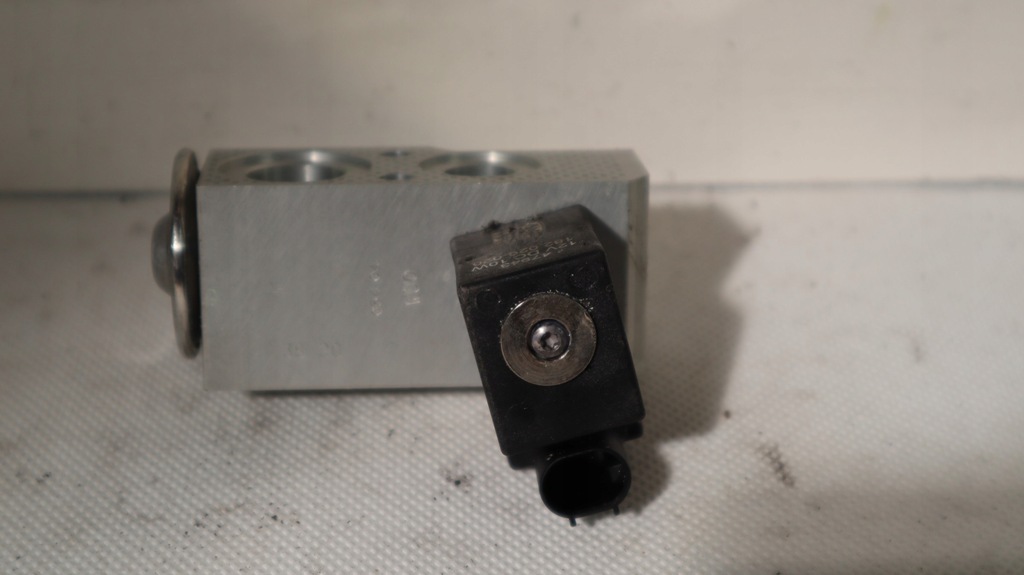 VOLVO V60 II 2.0 T6 Plug-in-Expansionsventil für Hybrid-Klimaanlage 31497261 Product image