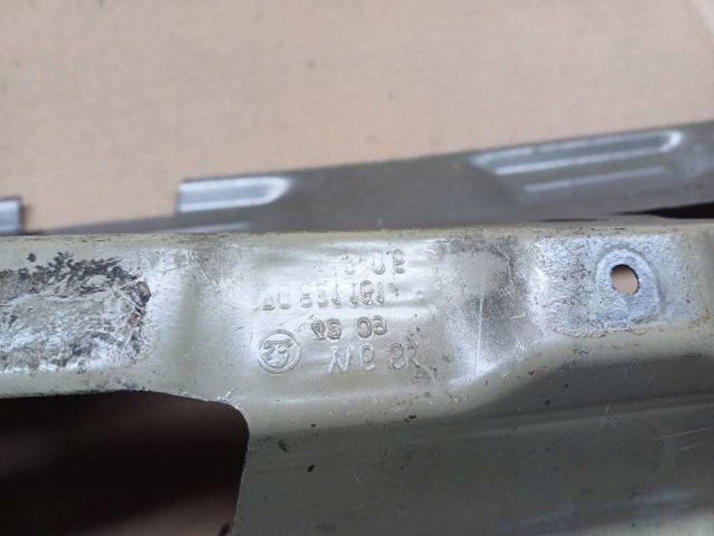 Skoda Octavia II Befestigung des linken Kotflügels 1Z0821161 Product image