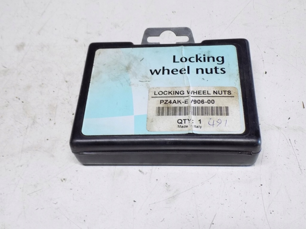 Toyota RAV4 III LIFT Schraubenmuttern Diebe Product image