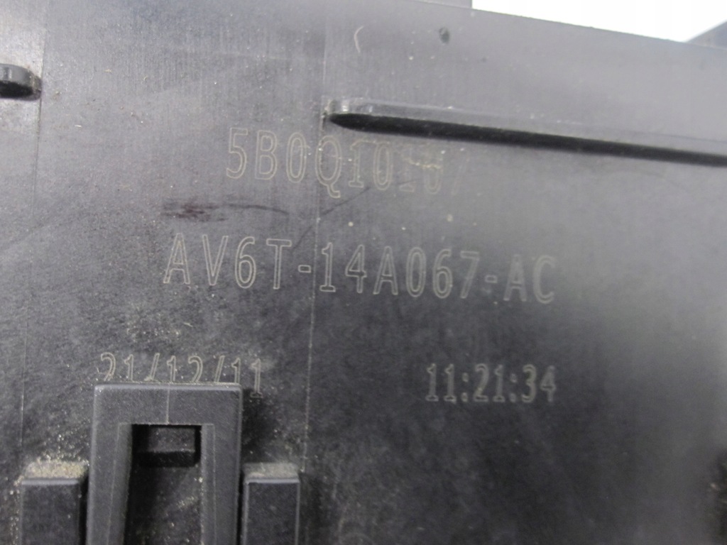 Ford Focus MK3 III 12R Sicherungsbox AV6T-14A142-AB AV6T-14A067-AC Product image