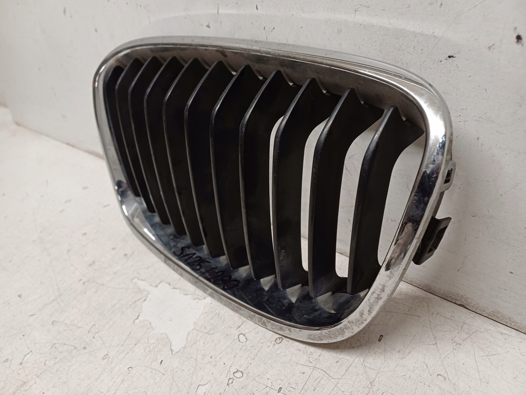 BMW 1 und F20 F21 11-15 Grill Kühlergrill links vorne 7239021 Product image