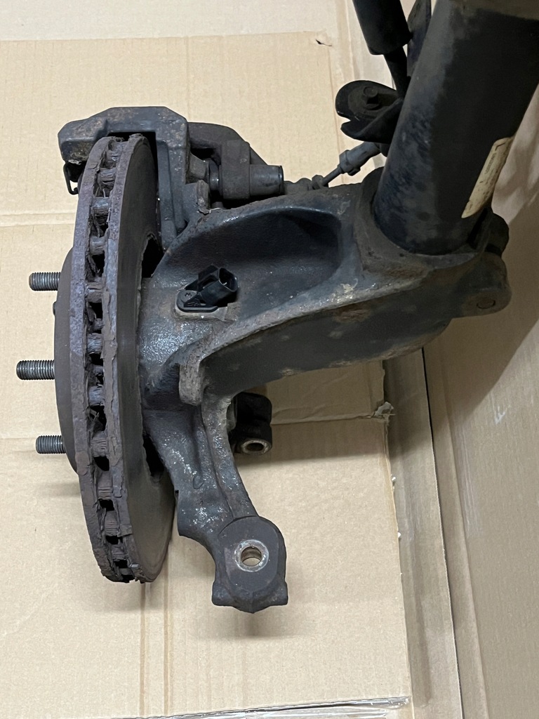 FOCUS MK3 11 – MCPERSON Achsschenkel, Stoßdämpfer, links, Satz. Product image