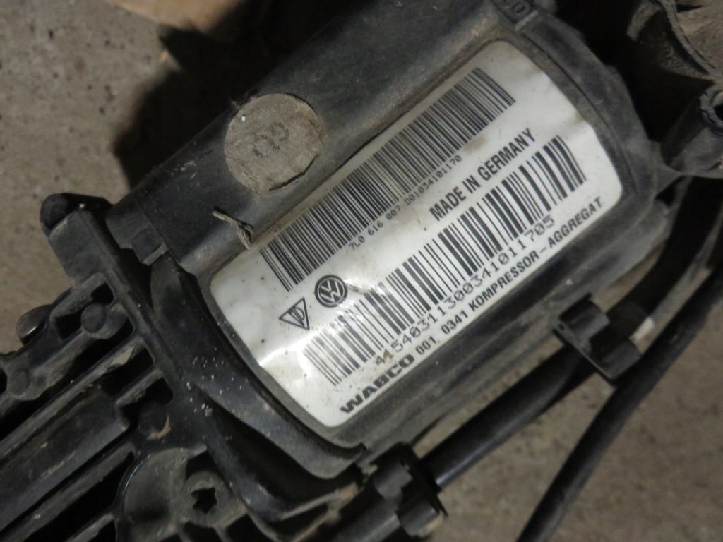 Porsche OE 7L0616007 Kompressor-Federungspumpe (R) Product image