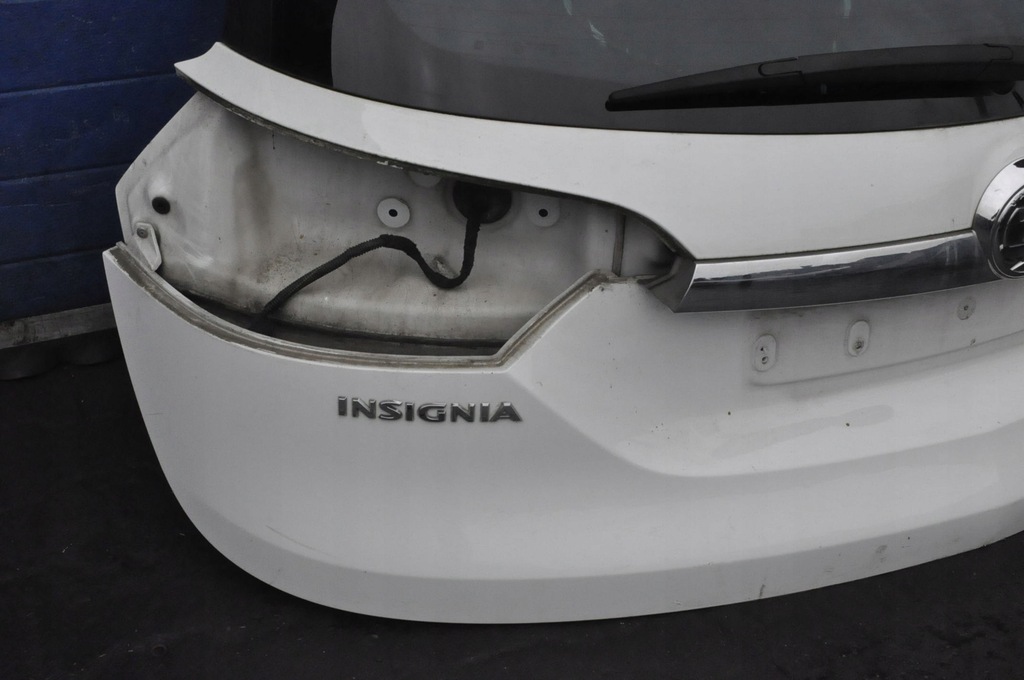 OPEL INSIGNIA EIN HECKKOFFERHEBER Product image
