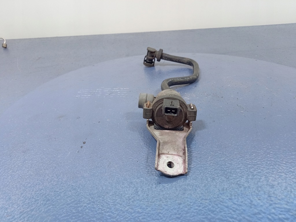 BMW X6 E71 E70 4.4 N63 VAKUUMVENTIL 7619298 Product image