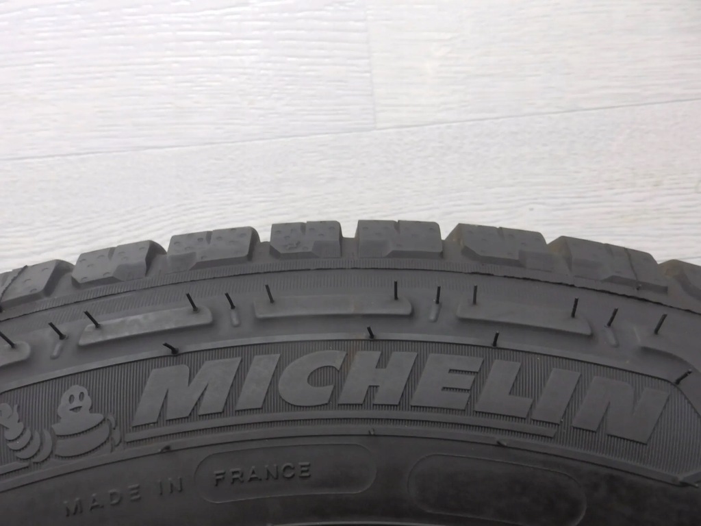 Michelin Agilis CrossClimate Ganzjahresreifen 215/60/17C 109/107T Product image