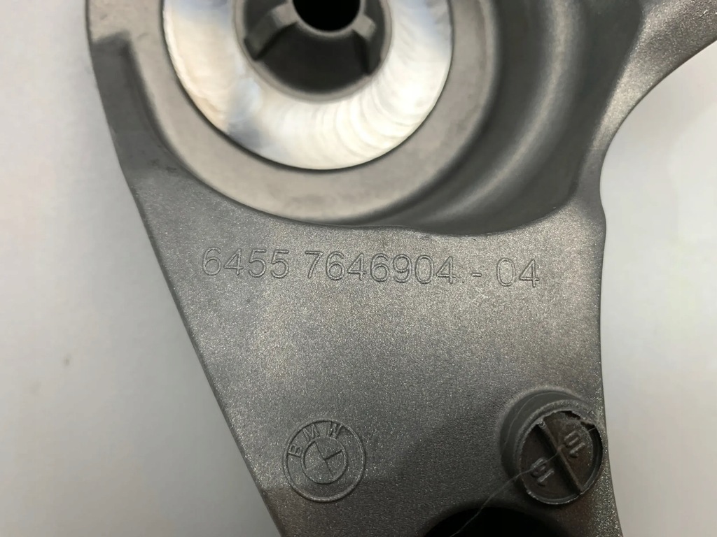 BMW F90 G05 G11 KOMPRESSORPFOTENHALTERUNG 7646904 NEU Product image