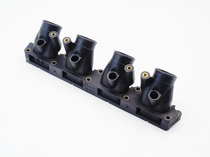 Ansaugkrümmer 2.0 20 V PASSAT AUDI A4 B6 B7 A6 C5 PASSAT B5.5 06B133216G Product image
