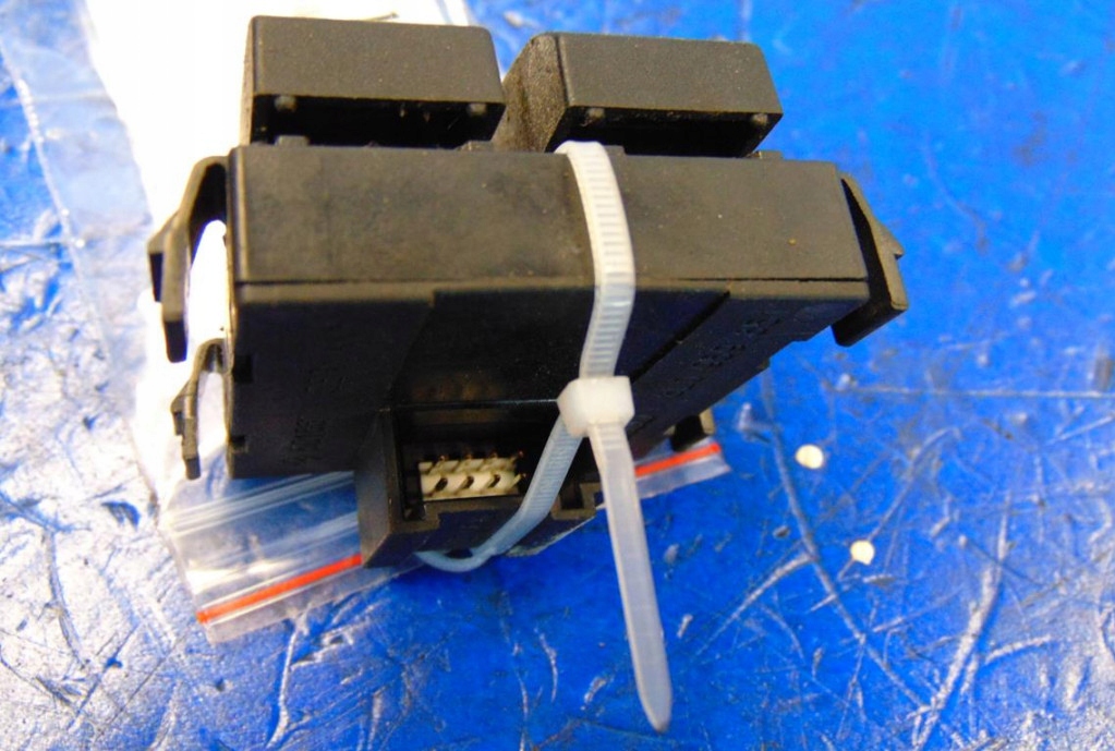 Audi A3 8L 1.6 8V Benzinglasschalter Product image