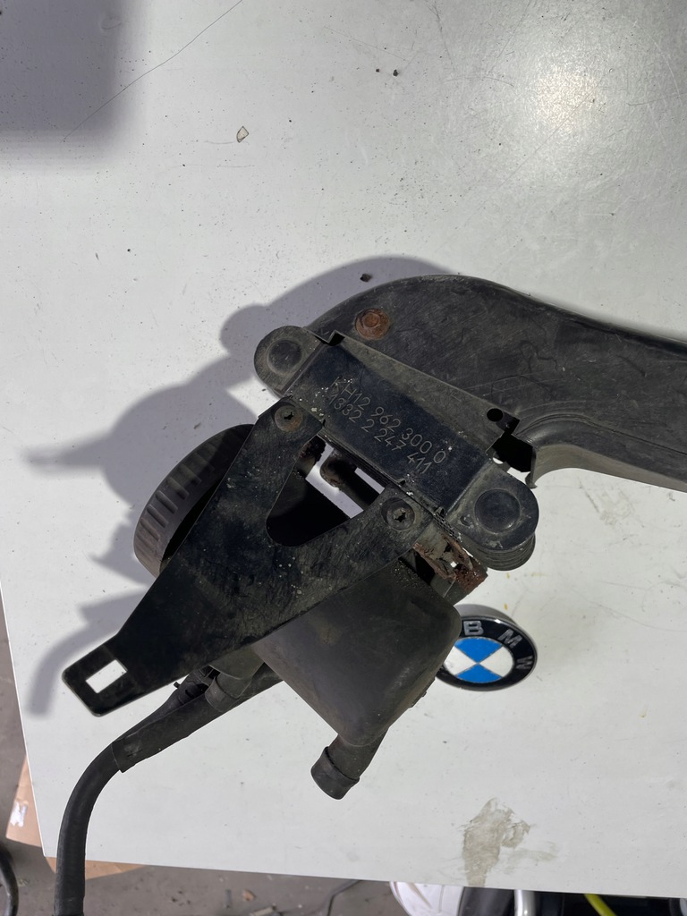 BMW E46 2.0 136KM KRAFTSTOFFKÜHLERFILTER 2247411 SEKUNDÄRPUMPE Product image