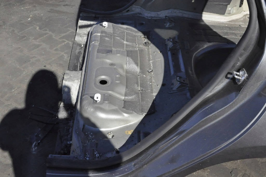 FORD FIESTA MK8 GESAMTER HINTERER ASS HINTERER GÜRTELKOTFLÜGEL LINKS RECHTS Product image