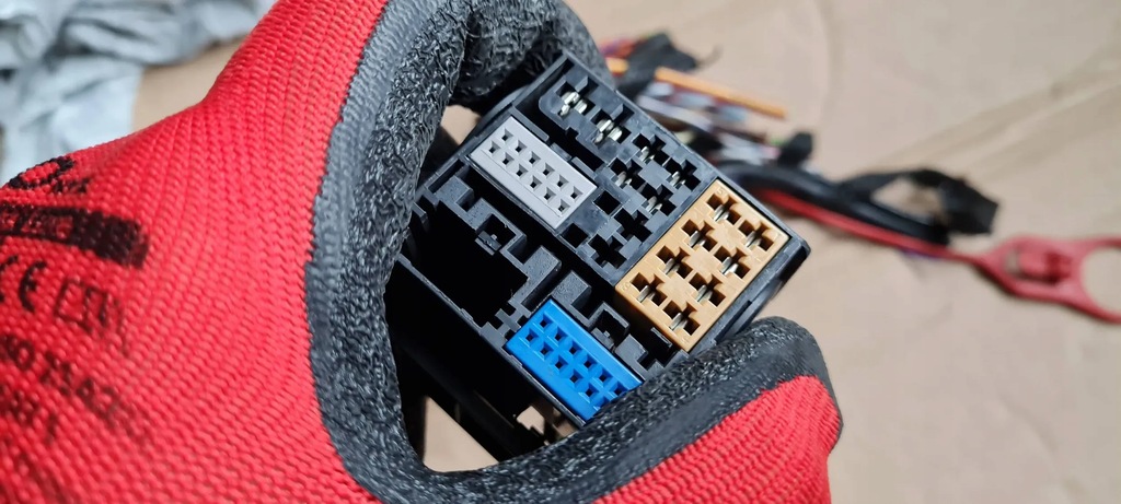 A5 8W FUNKANSCHLUSSSTECKER 8X0035444 Q5 Q3 A6 A4 B9 Q3 Q7 4M Product image